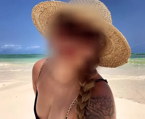Amira, 20