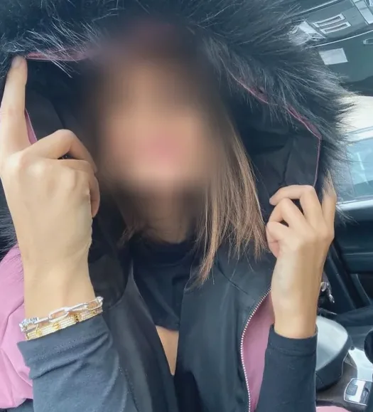 Elif, 28