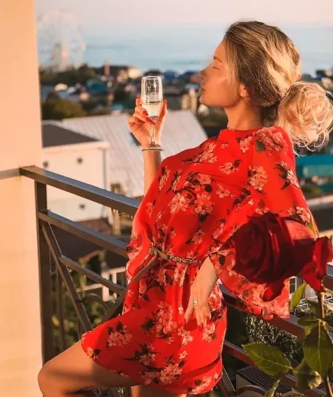 Sina, 38
